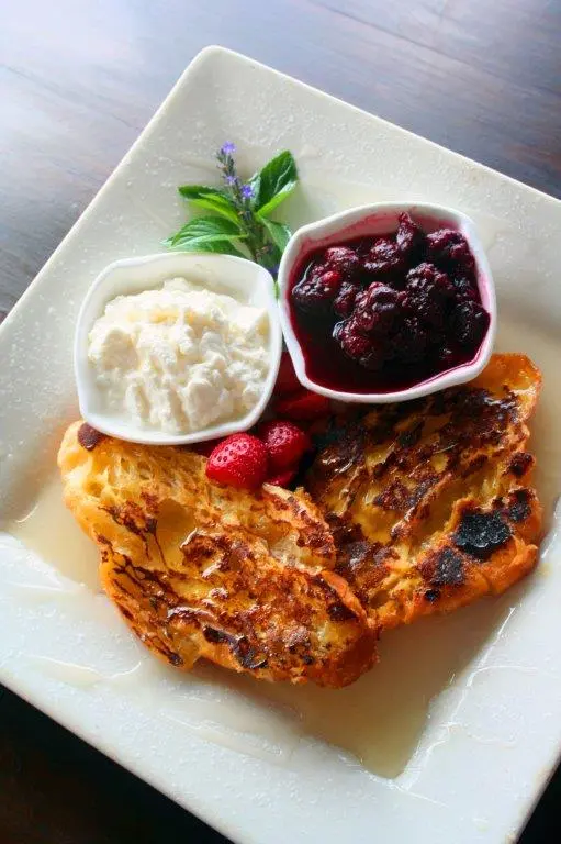 Blackbeard's Tavern Dining